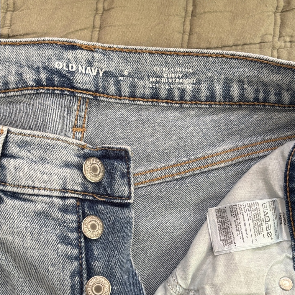 Old Navy Button-Fly Jeans - Picture 2 of 4